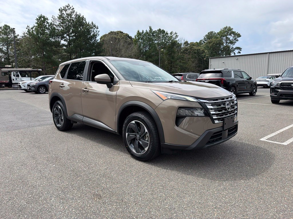 Used 2025 Nissan Rogue SV FWD image 4