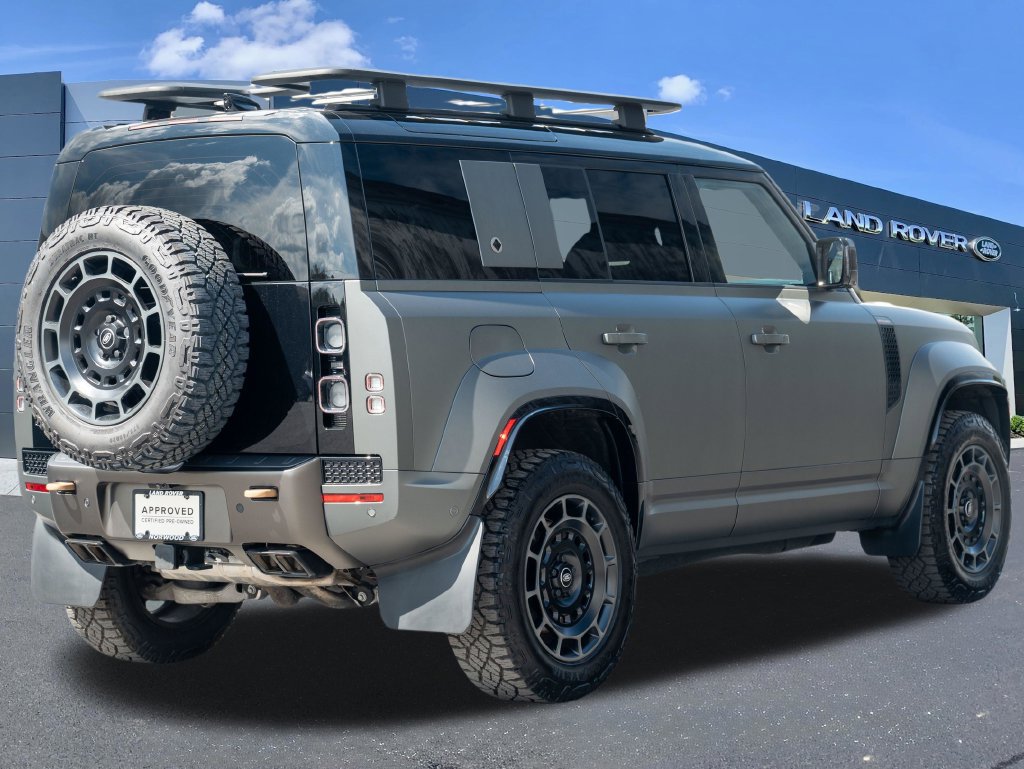 Used 2025 Land Rover Defender 110 AWD/4WD image 4