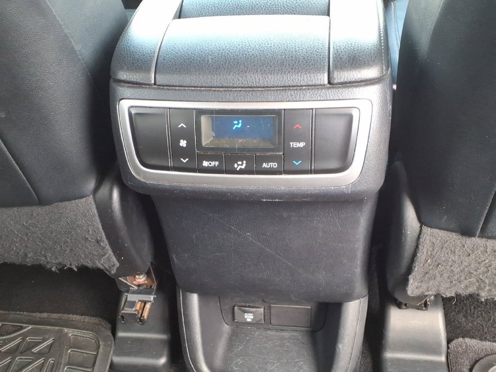 Used 2015 Toyota Highlander XLE FWD image 17