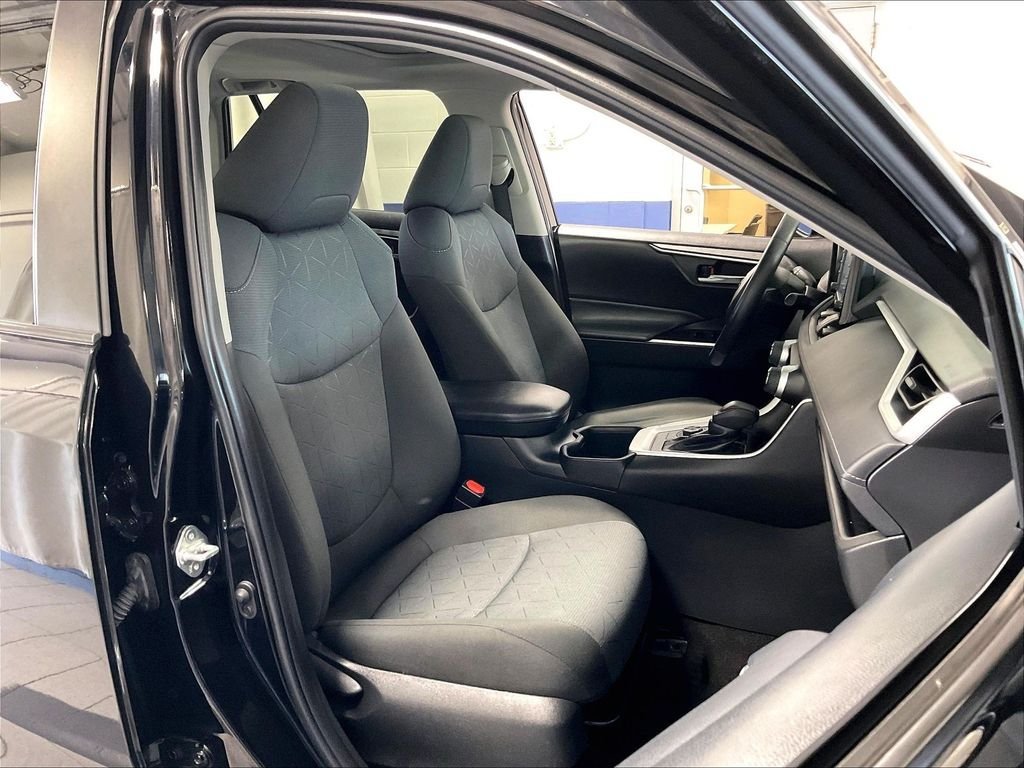 Certified 2022 Toyota RAV4 XLE w/ Convenience Package AWD/4WD image 11