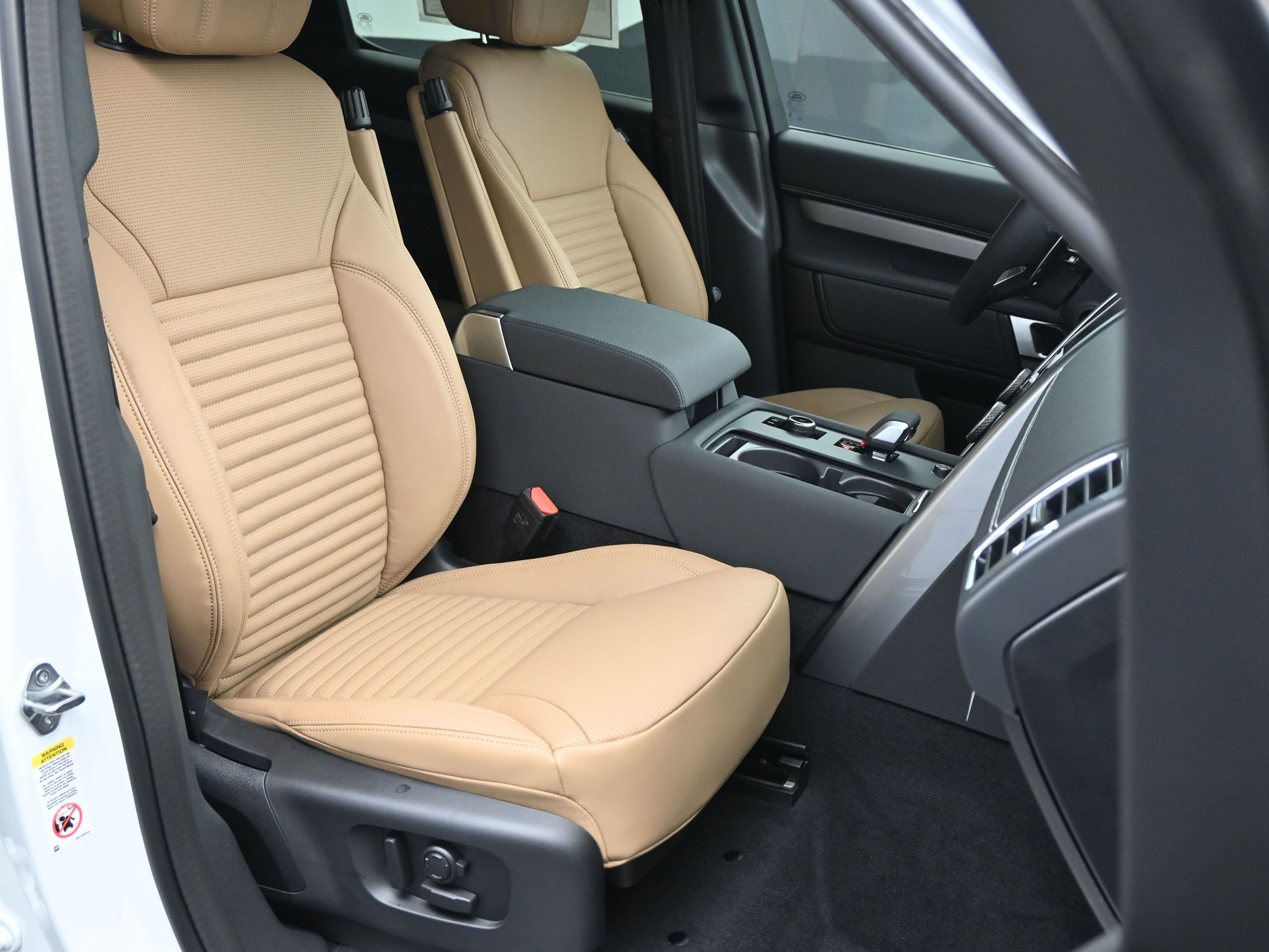 New 2026 Land Rover Discovery Limited Edition image 10
