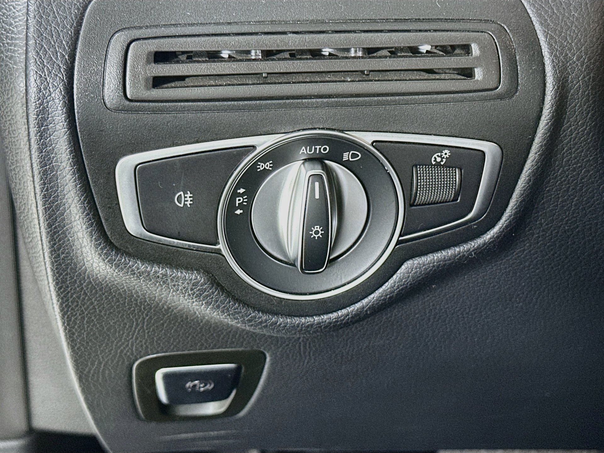 Certified 2022 Mercedes-Benz GLC 300 image 11