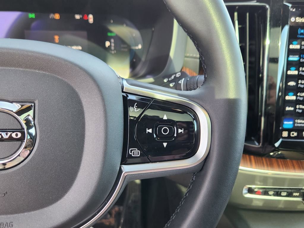 Used 2023 Volvo XC60 T8 Ultimate image 18