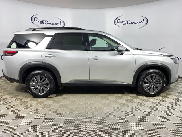 Used 2025 Nissan Pathfinder SV FWD image 8