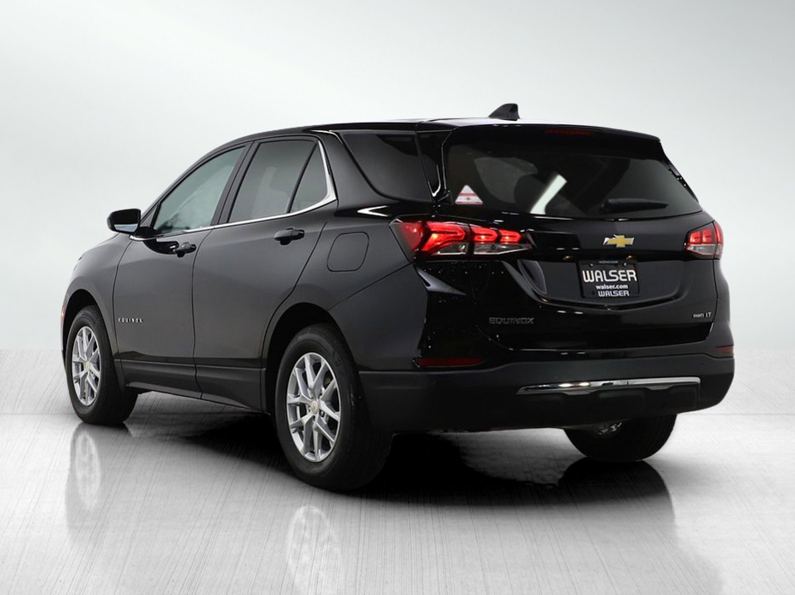 Used 2024 Chevrolet Equinox LT image 3