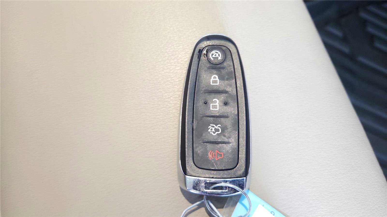 Used 2018 Ford Escape Titanium w/ Ford Safe & Smart Package AWD/4WD image 23