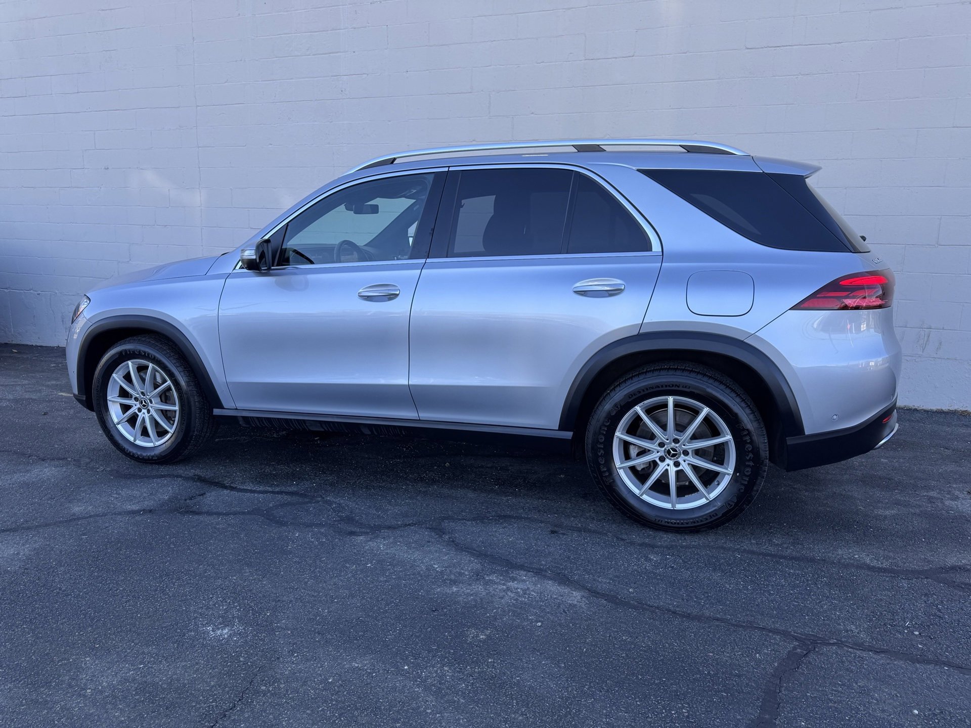 Used 2024 Mercedes-Benz GLE 450e 4MATIC image 2