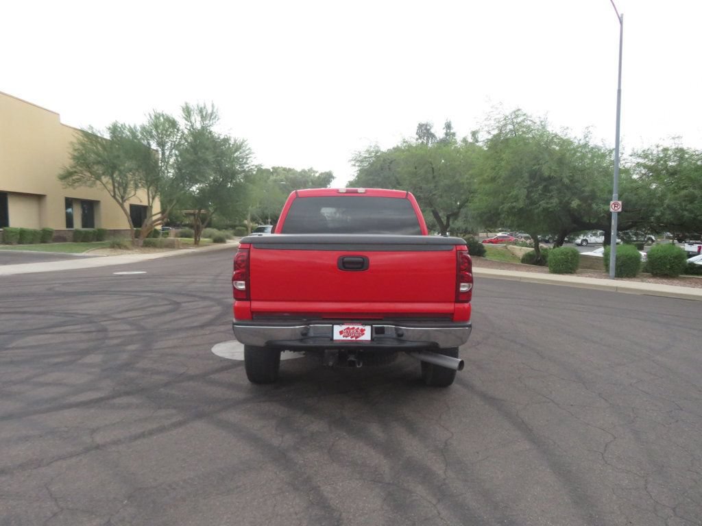 Used 2006 Chevrolet Silverado 2500 LT w/ Heavy-Duty Power Package AWD/4WD image 12