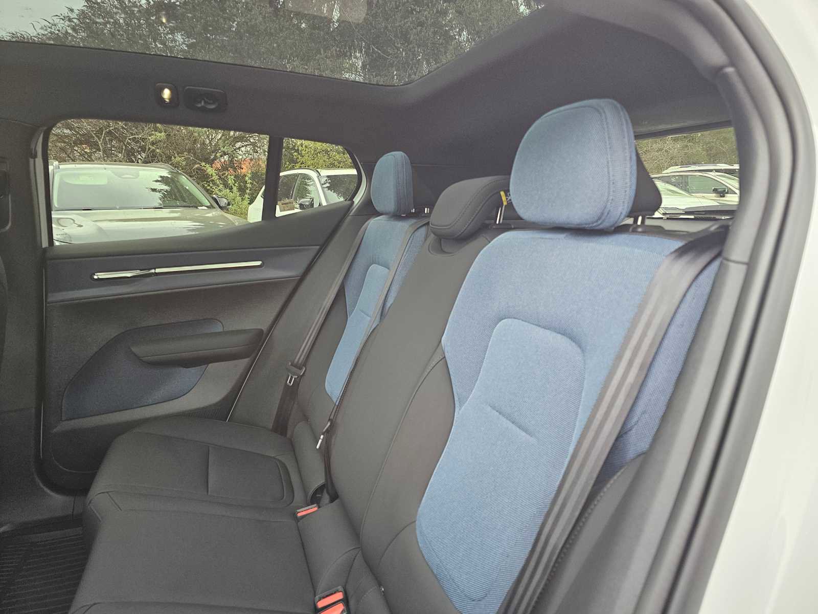 New 2026 Volvo EX30 Plus w/ Protection Package Premier image 17