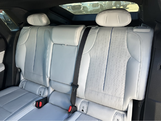 Certified 2024 Cadillac Lyriq Luxury AWD/4WD image 17