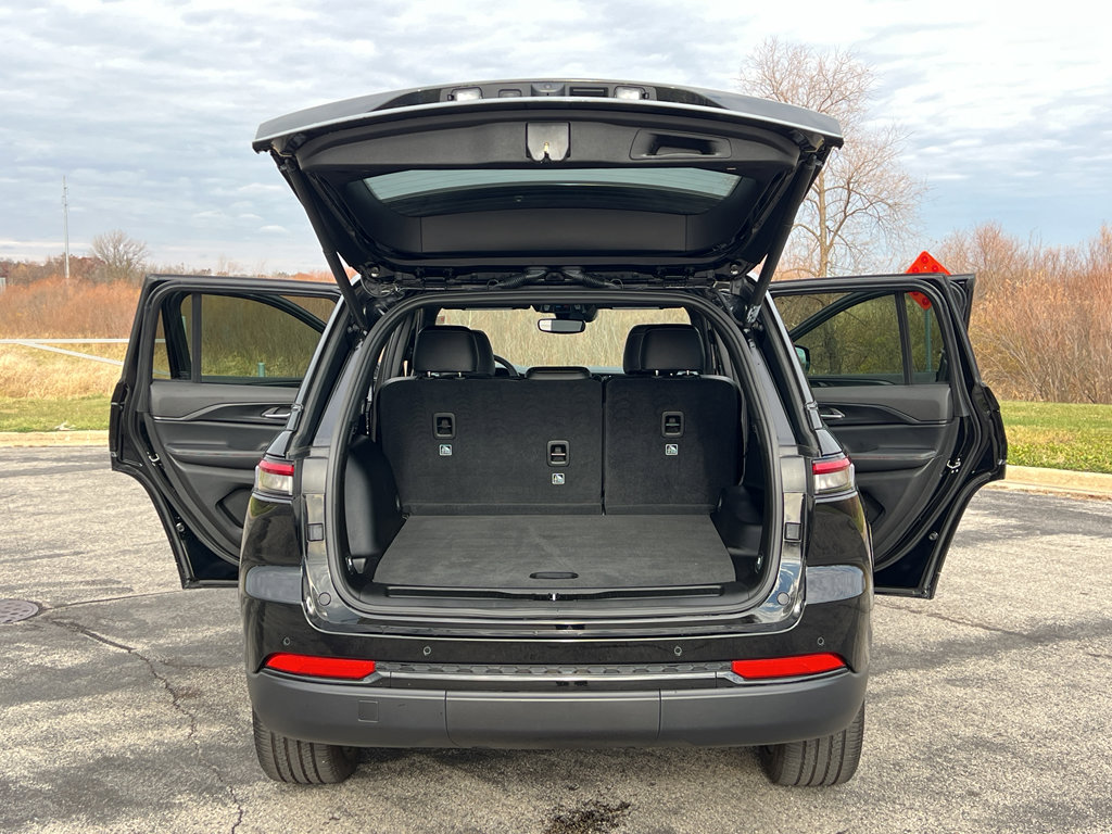 Used 2024 Jeep Grand Cherokee Altitude image 36