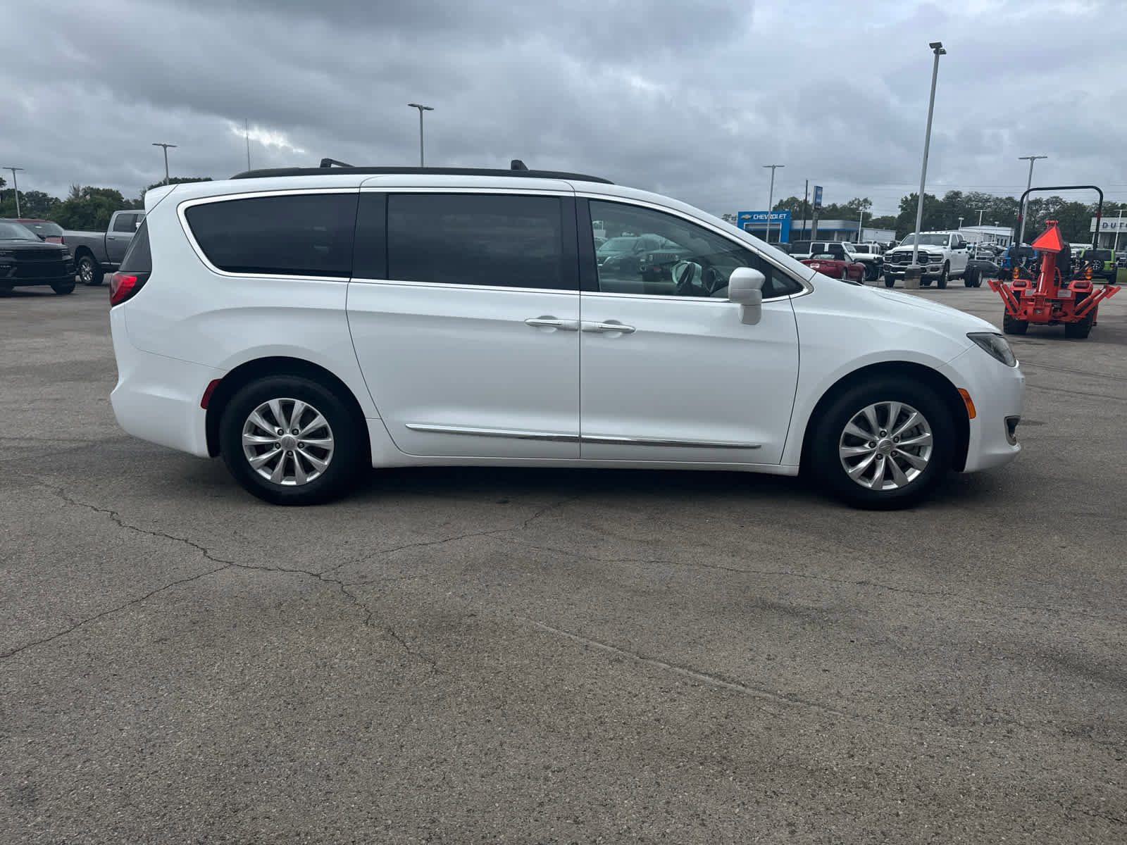 Used 2017 Chrysler Pacifica Touring-L image 27