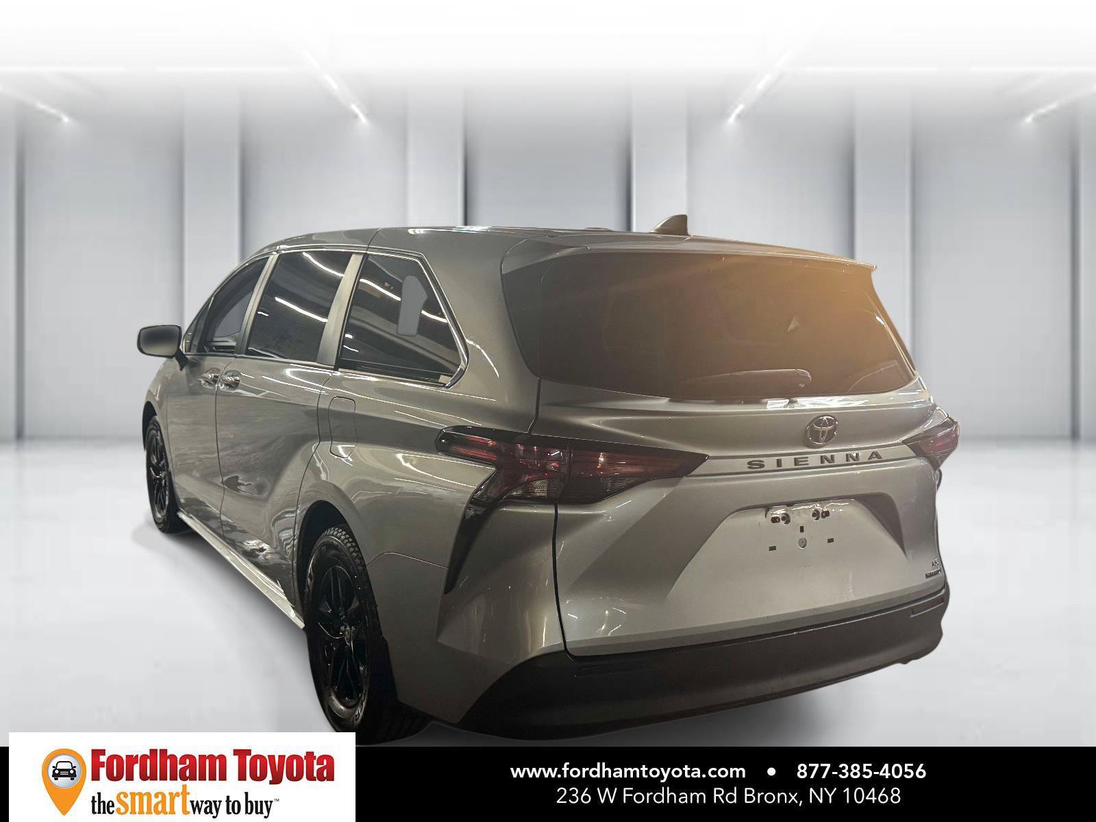 Used 2021 Toyota Sienna LE FWD image 5