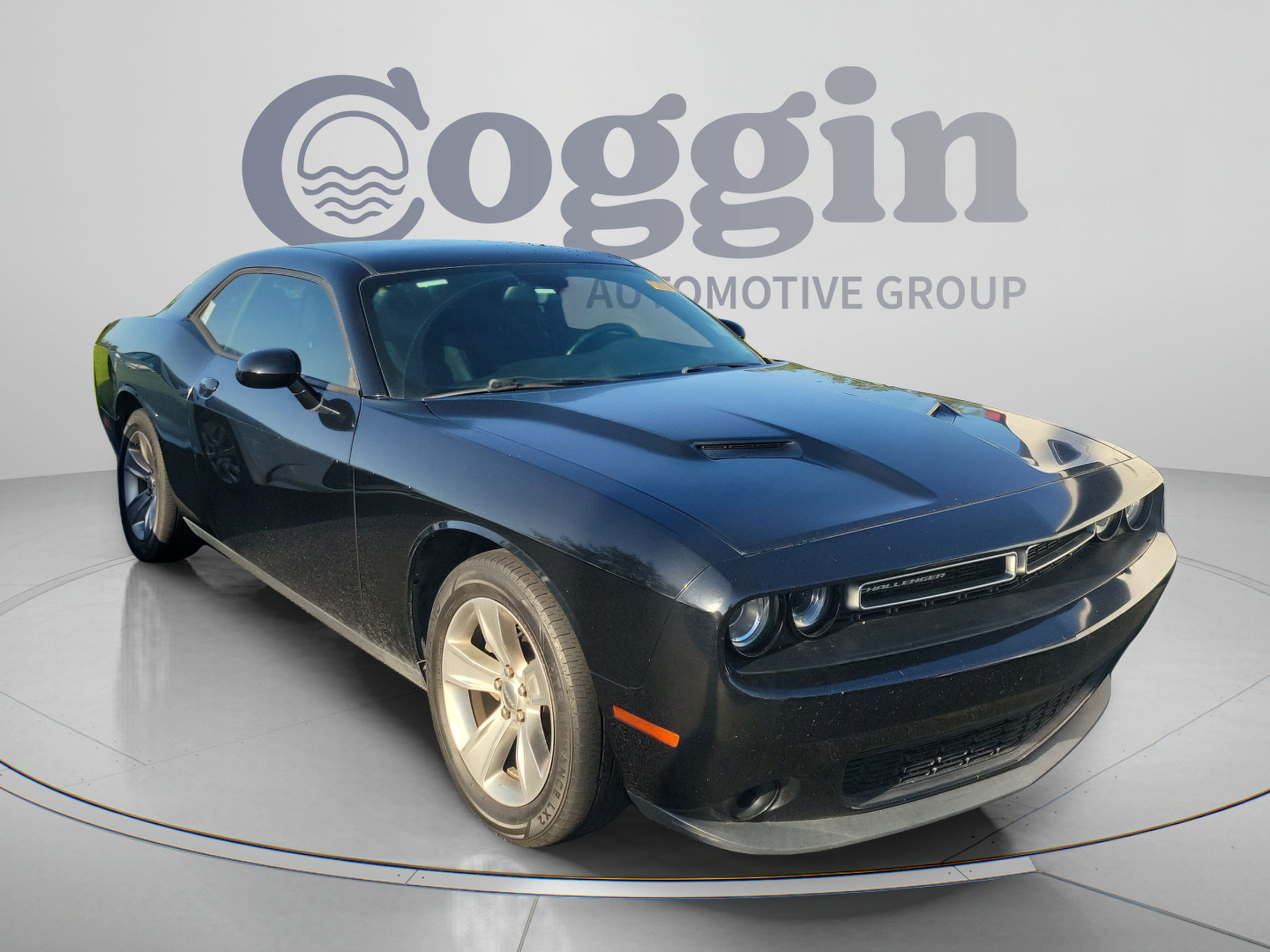 Used 2016 Dodge Challenger SXT RWD image 10