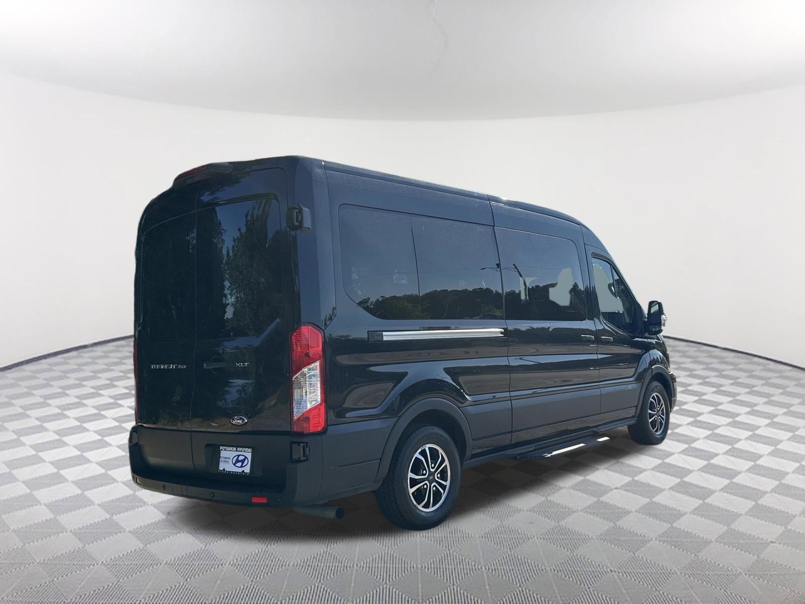 Used 2023 Ford Transit 350 XLT RWD image 7