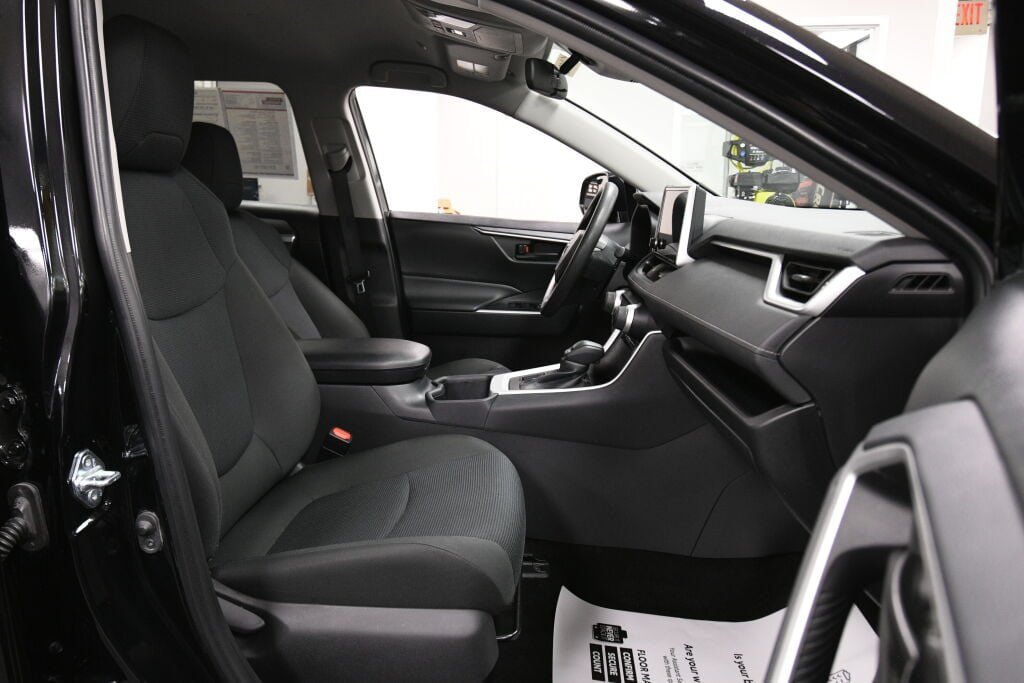 Certified 2025 Toyota RAV4 LE AWD/4WD image 23