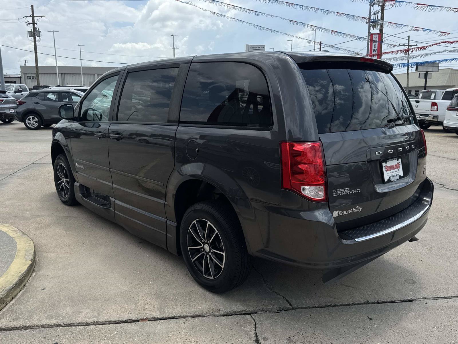 Used 2016 Dodge Grand Caravan R/T w/ Safety Sphere Group FWD image 7