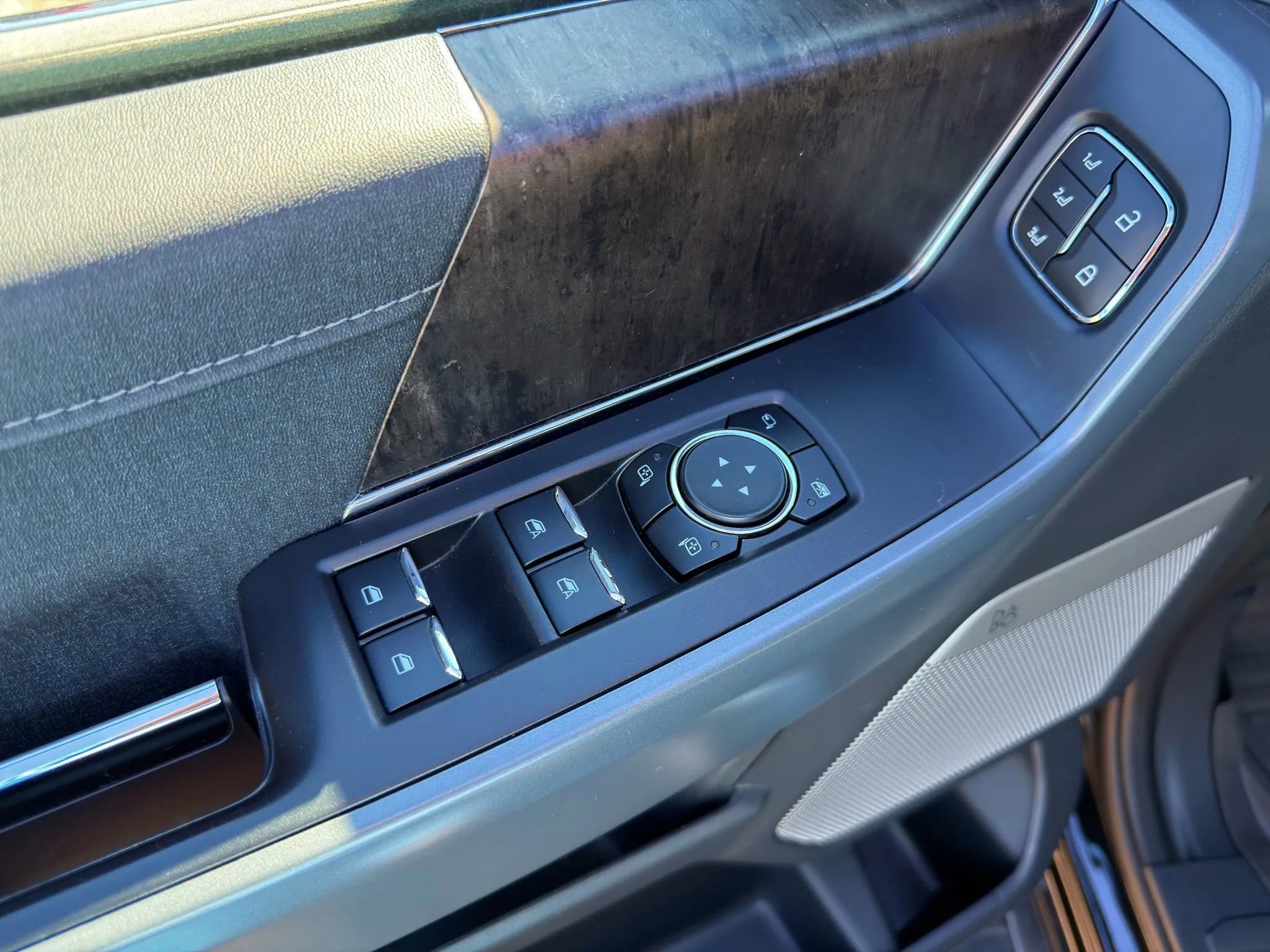 Used 2023 Ford F150 Lariat w/ Trailer Tow Package image 36