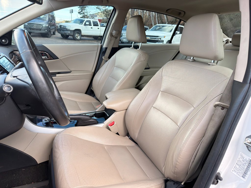 Used 2016 Honda Accord Touring image 9