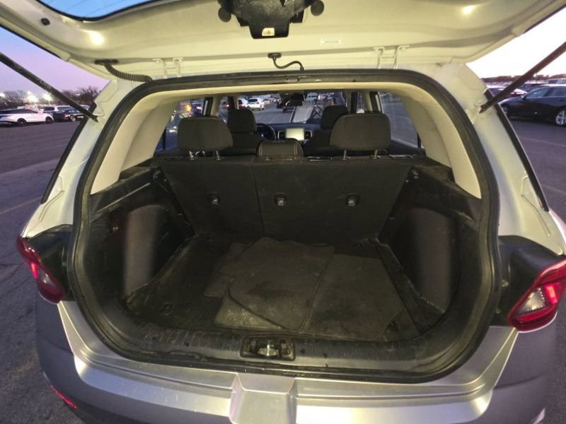 Used 2023 Hyundai Venue SEL FWD image 28
