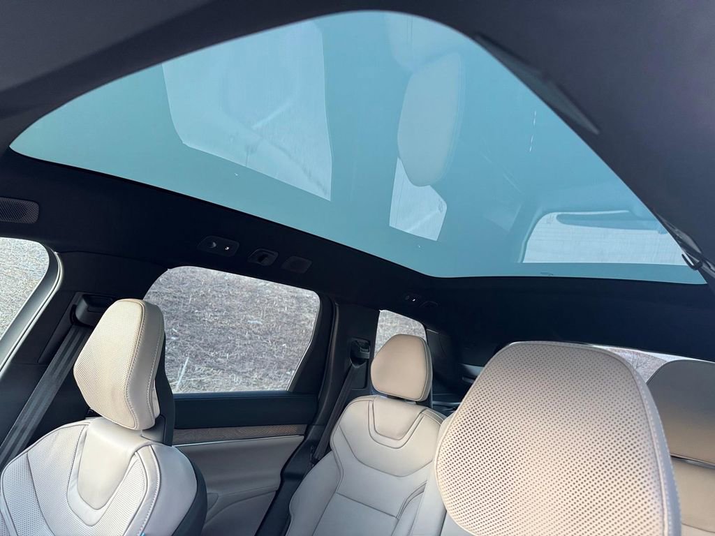 New 2026 Volvo EX90 Ultra AWD/4WD image 7