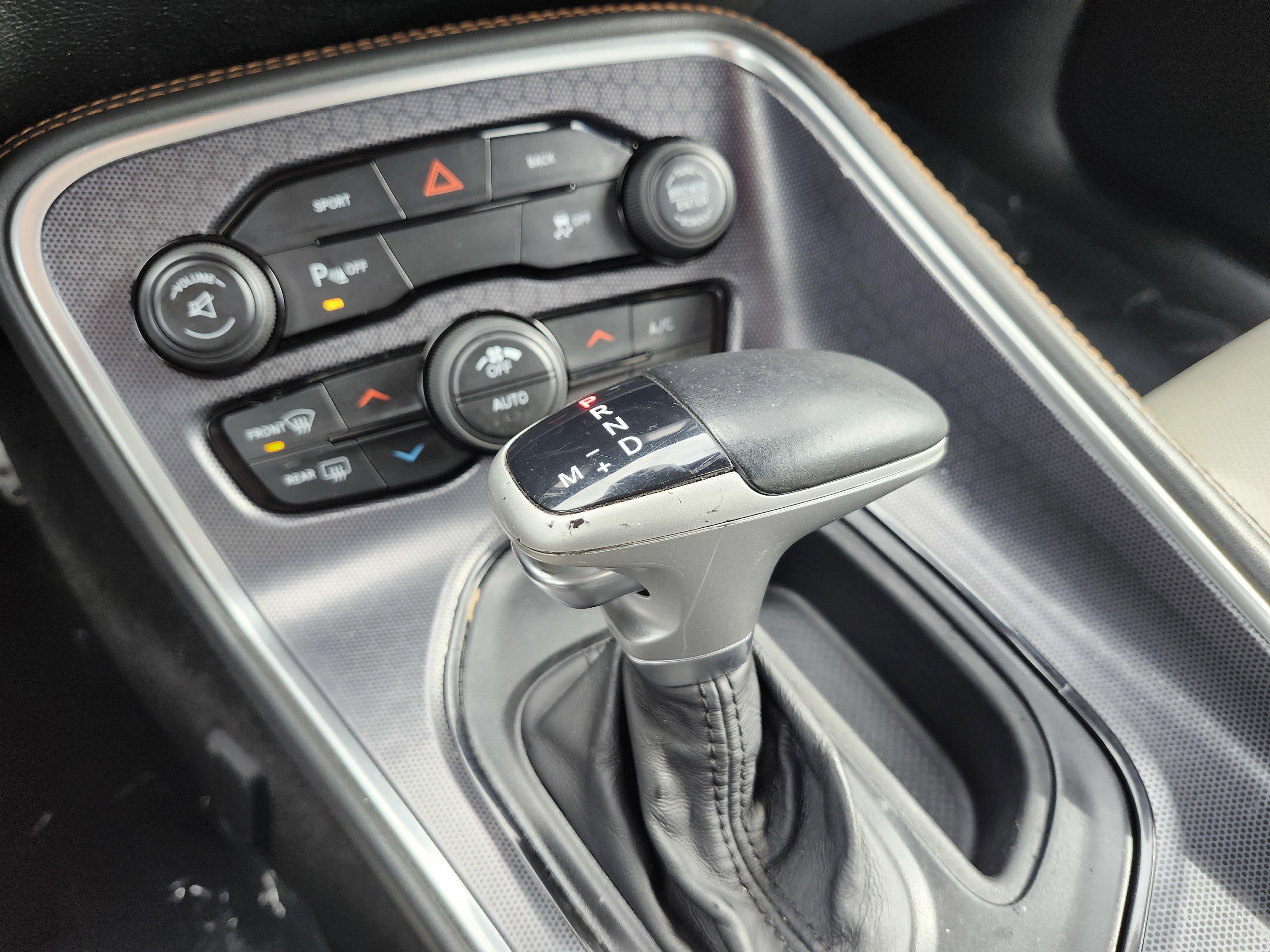 Used 2015 Dodge Challenger SXT Plus RWD image 32