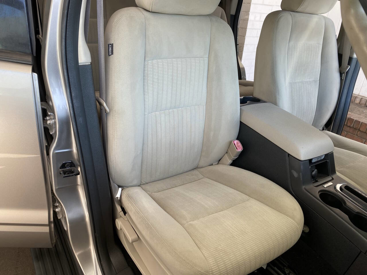 Used 2008 Ford Explorer XLT image 39