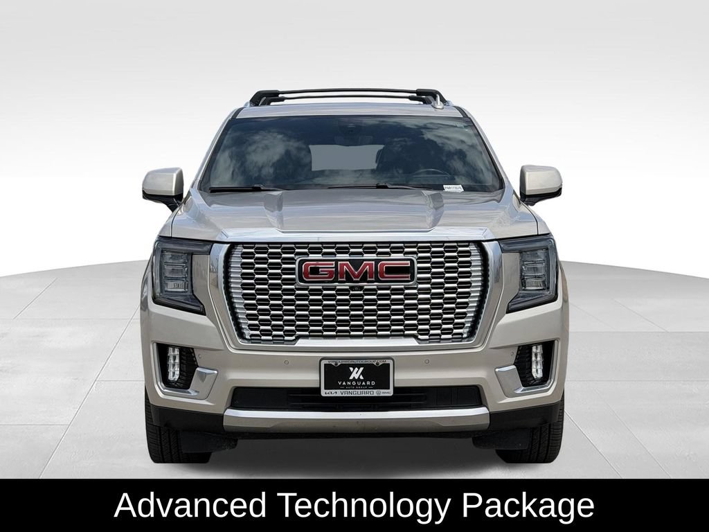 Used 2022 GMC Yukon XL Denali w/ Denali Premium Package AWD/4WD image 3