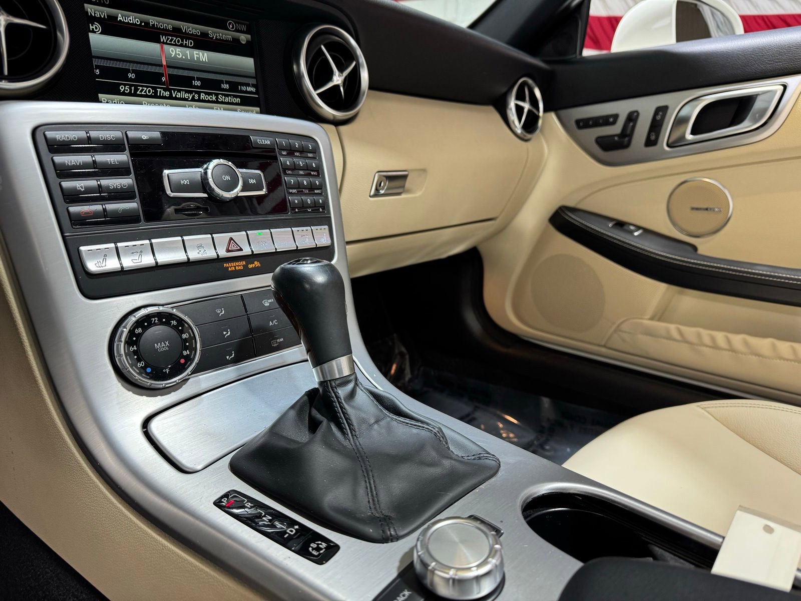 Used 2013 Mercedes-Benz SLK 350 w/ Multimedia Pkg image 16