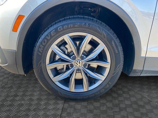 Used 2022 Volkswagen Tiguan SE image 35