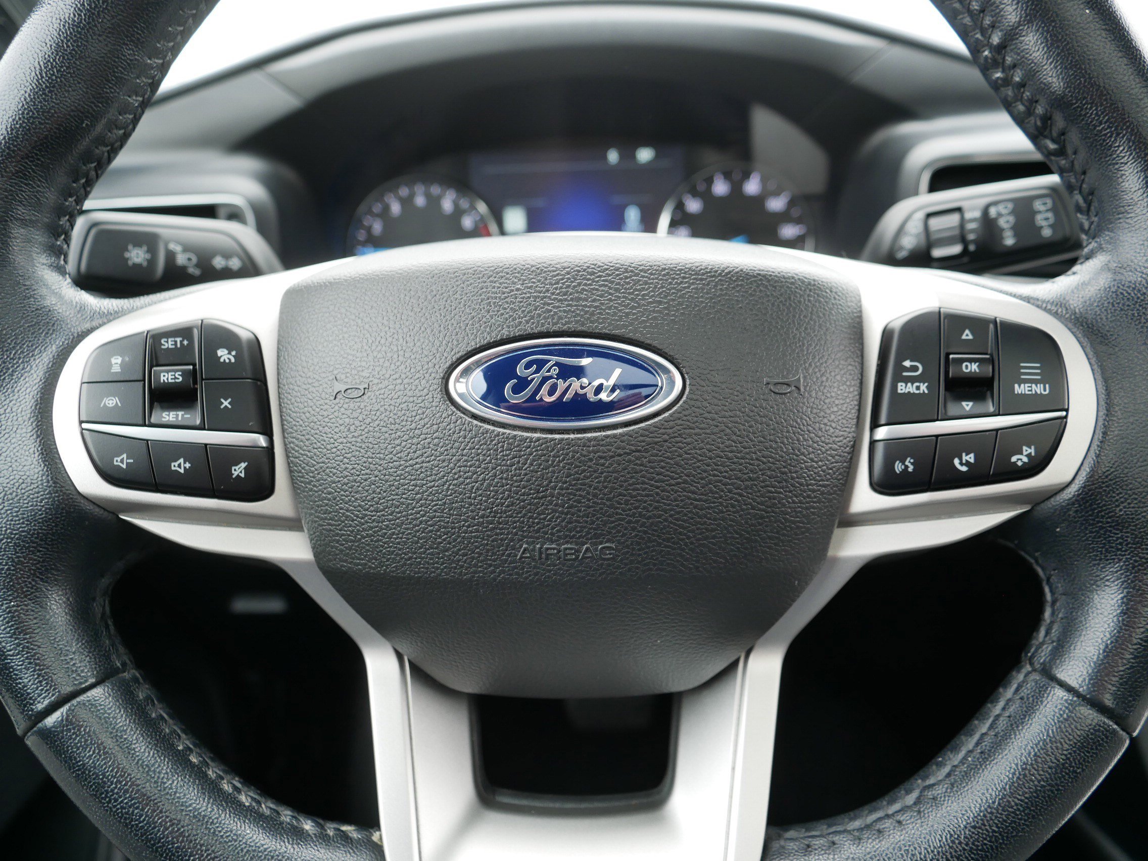 Used 2022 Ford Explorer XLT w/ Equipment Group 202A AWD/4WD image 25