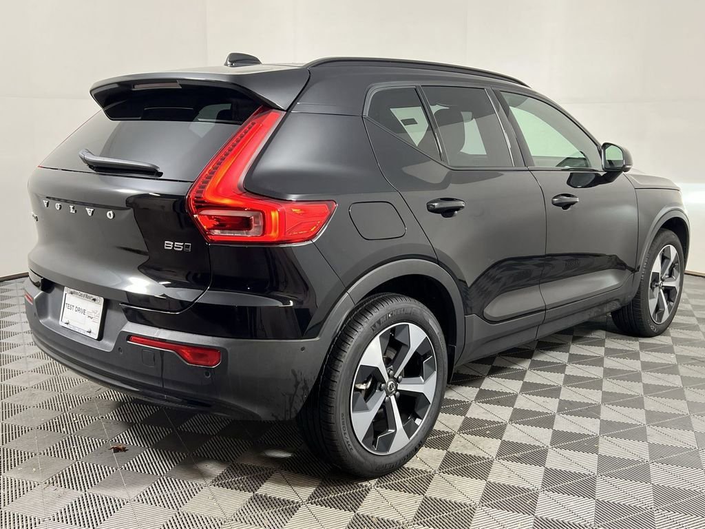 Certified 2025 Volvo XC40 B5 Plus image 12