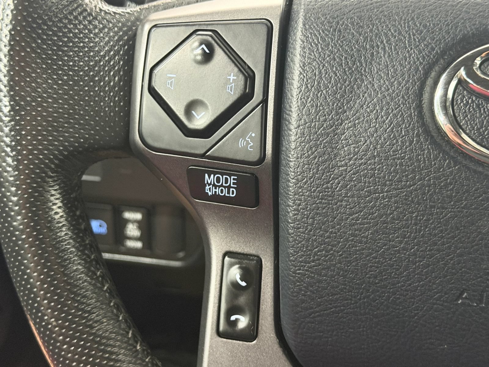 Used 2020 Toyota Tacoma TRD Sport AWD/4WD image 26