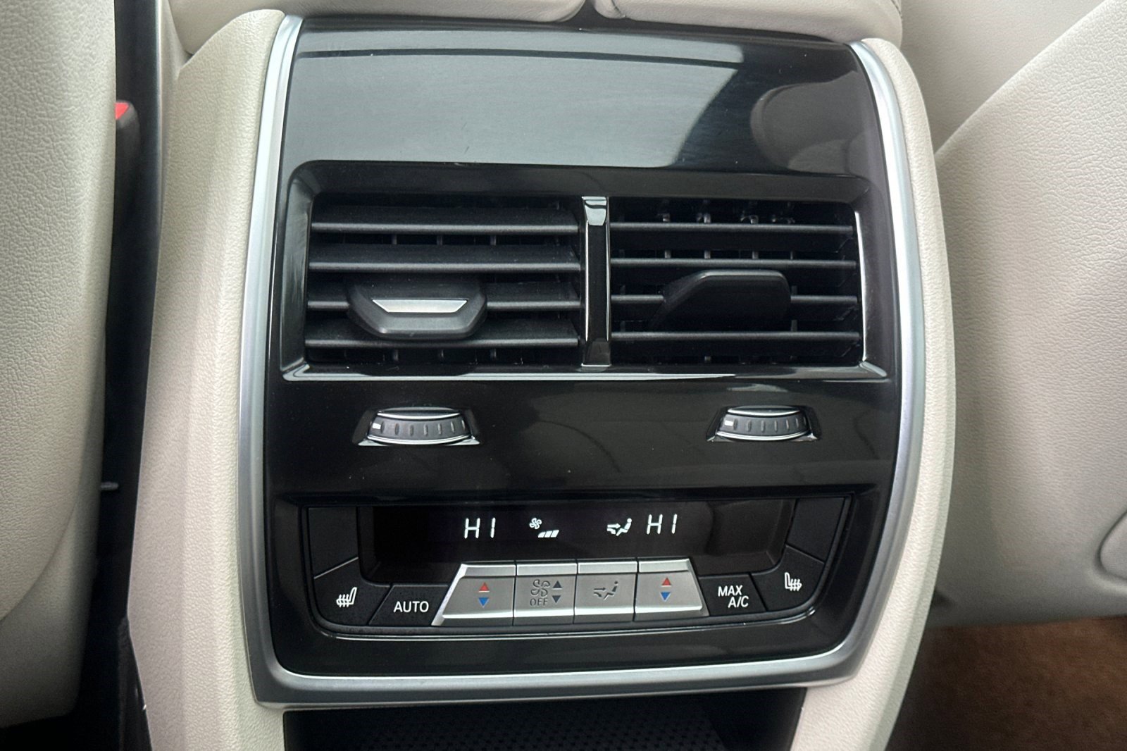 Certified 2025 BMW X7 M60i w/ Climate Comfort Package image 16