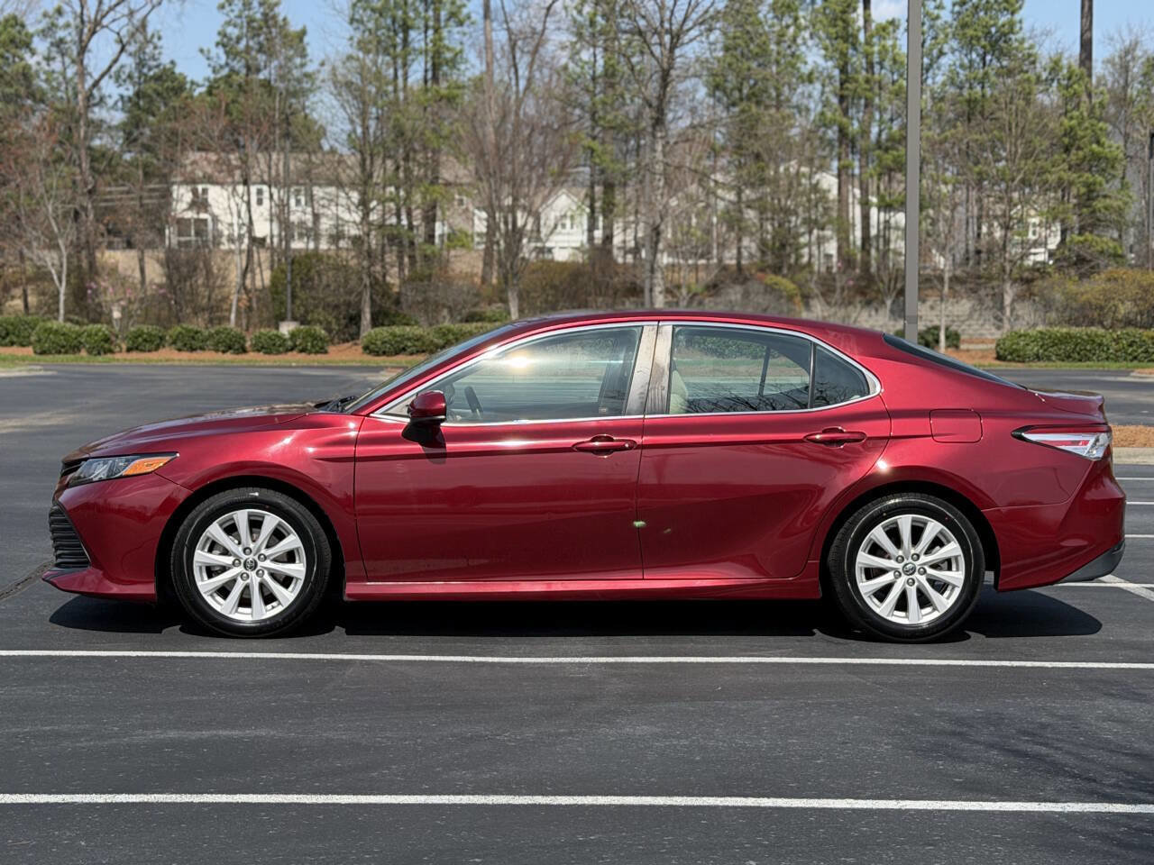 Used 2018 Toyota Camry LE image 7