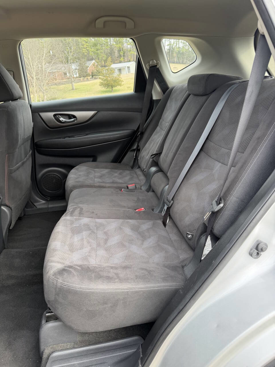 Used 2015 Nissan Rogue S image 9