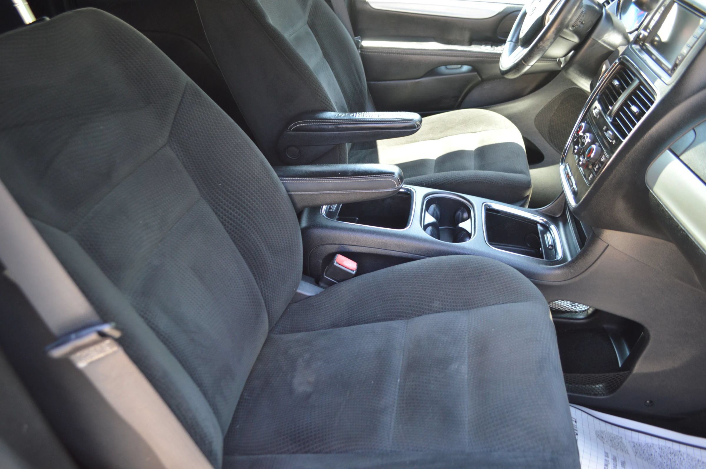 Used 2016 Dodge Grand Caravan SXT w/ UConnect Hands-Free Group FWD image 22