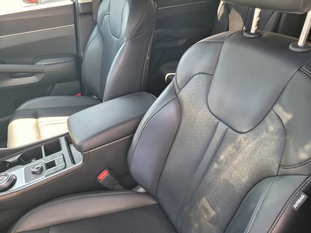 Used 2023 Kia Sorento EX AWD/4WD image 11
