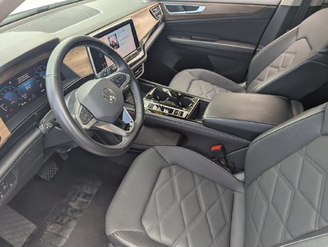 Used 2024 Volkswagen Atlas SE AWD/4WD image 17