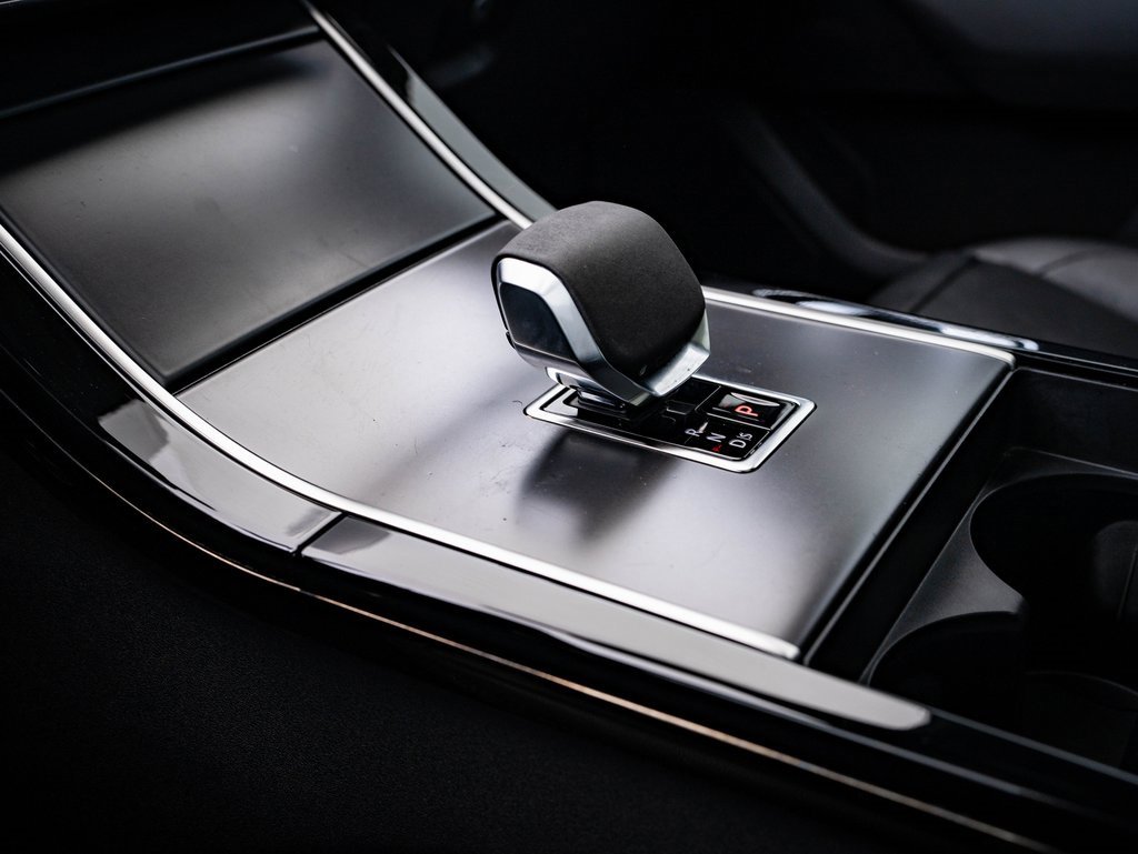 Used 2024 Land Rover Range Rover Velar Dynamic SE image 37