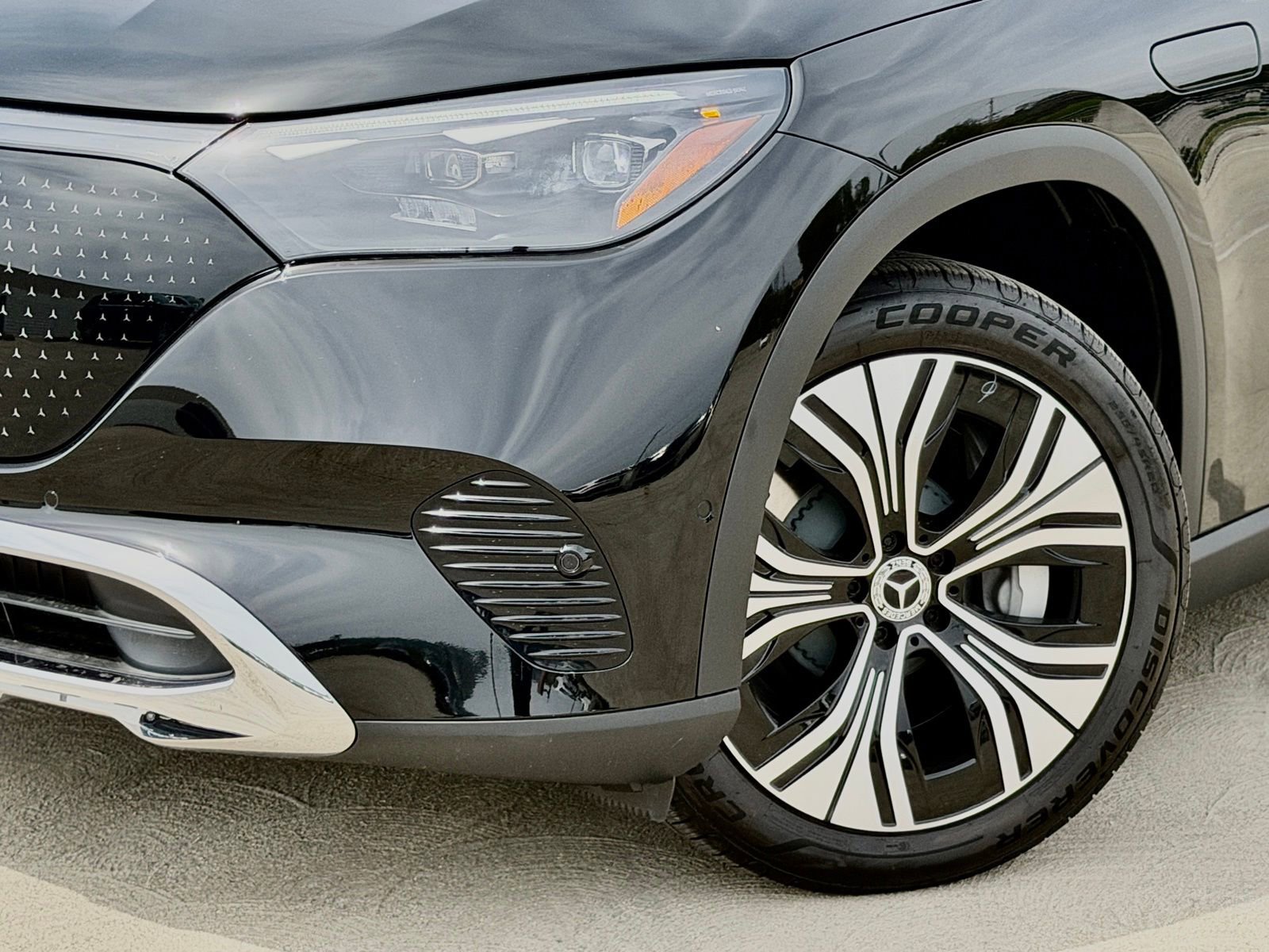 New 2026 Mercedes-Benz EQE 320+ SUV image 4