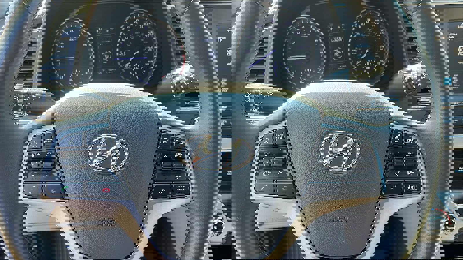 Used 2017 Hyundai Elantra Limited image 13