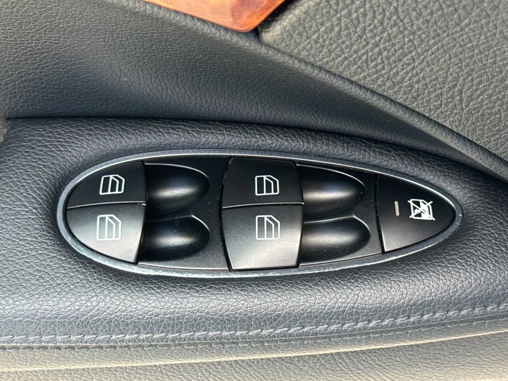 Used 2008 Mercedes-Benz E 350 4MATIC Sedan image 14