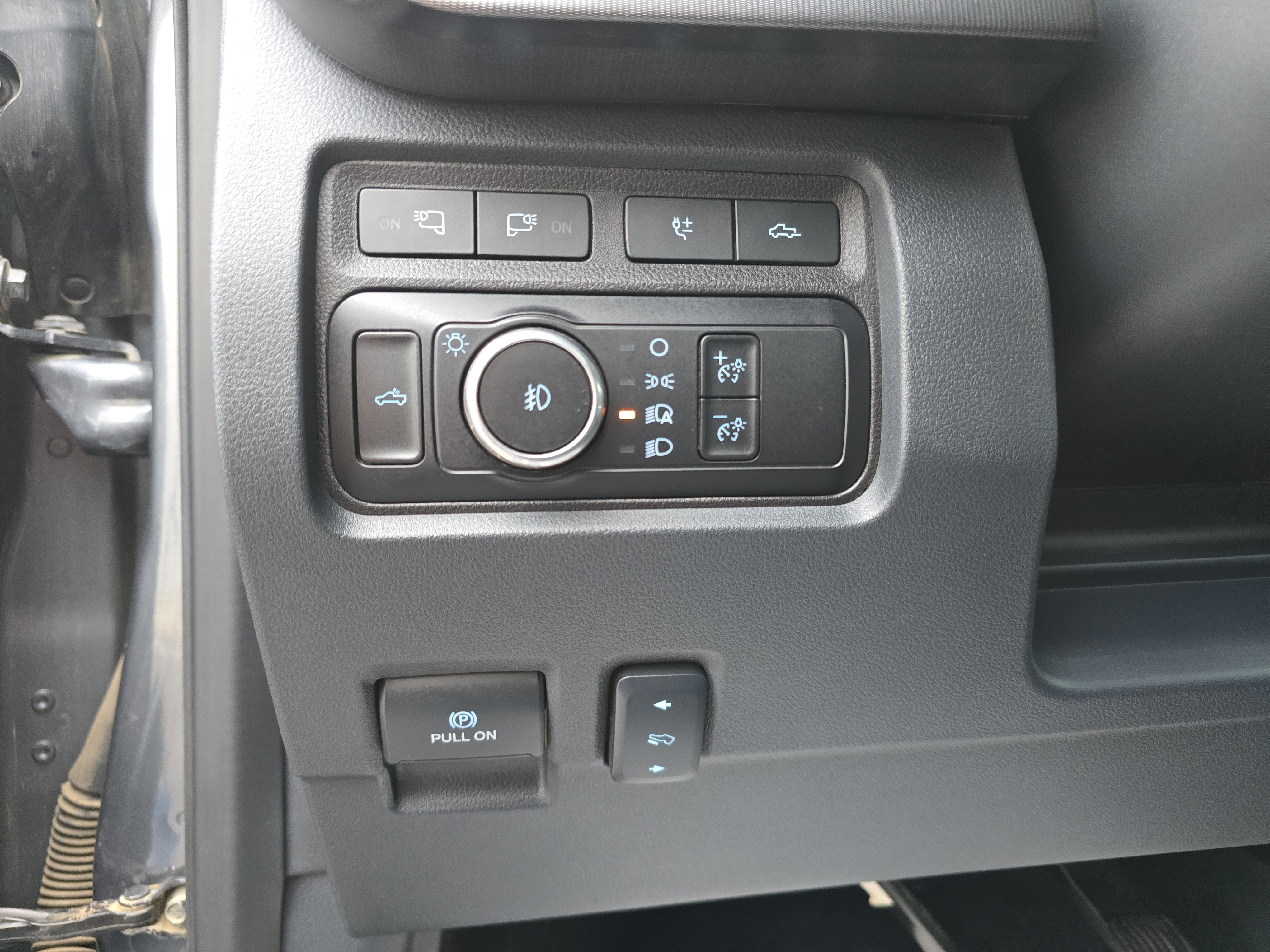 Used 2024 Ford F350 Platinum image 21