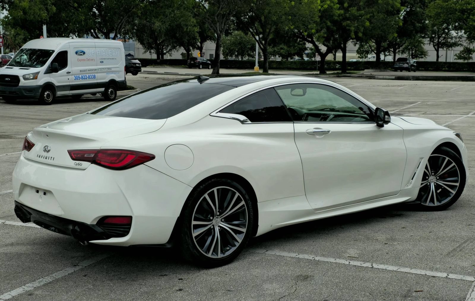Used 2017 INFINITI Q60 3.0t w/ Premium Plus Package 3.0T RWD image 2