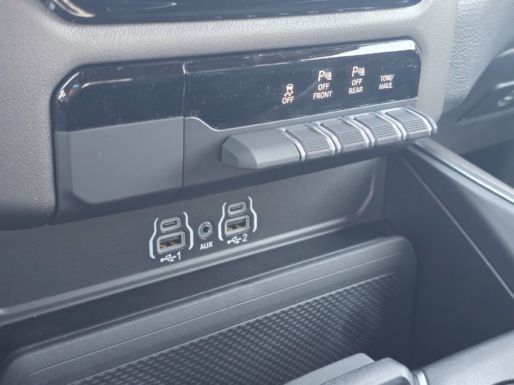 New 2026 RAM 1500 4x4 Crew Cab image 18