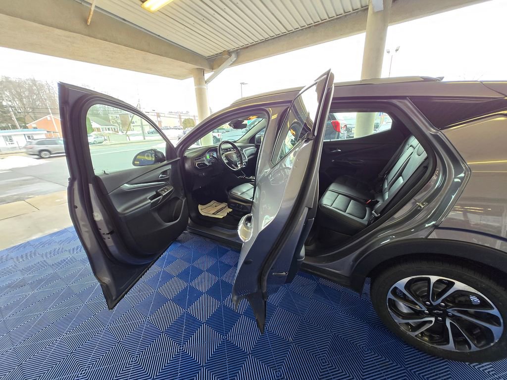 Used 2023 Chevrolet Bolt EUV Premier image 21