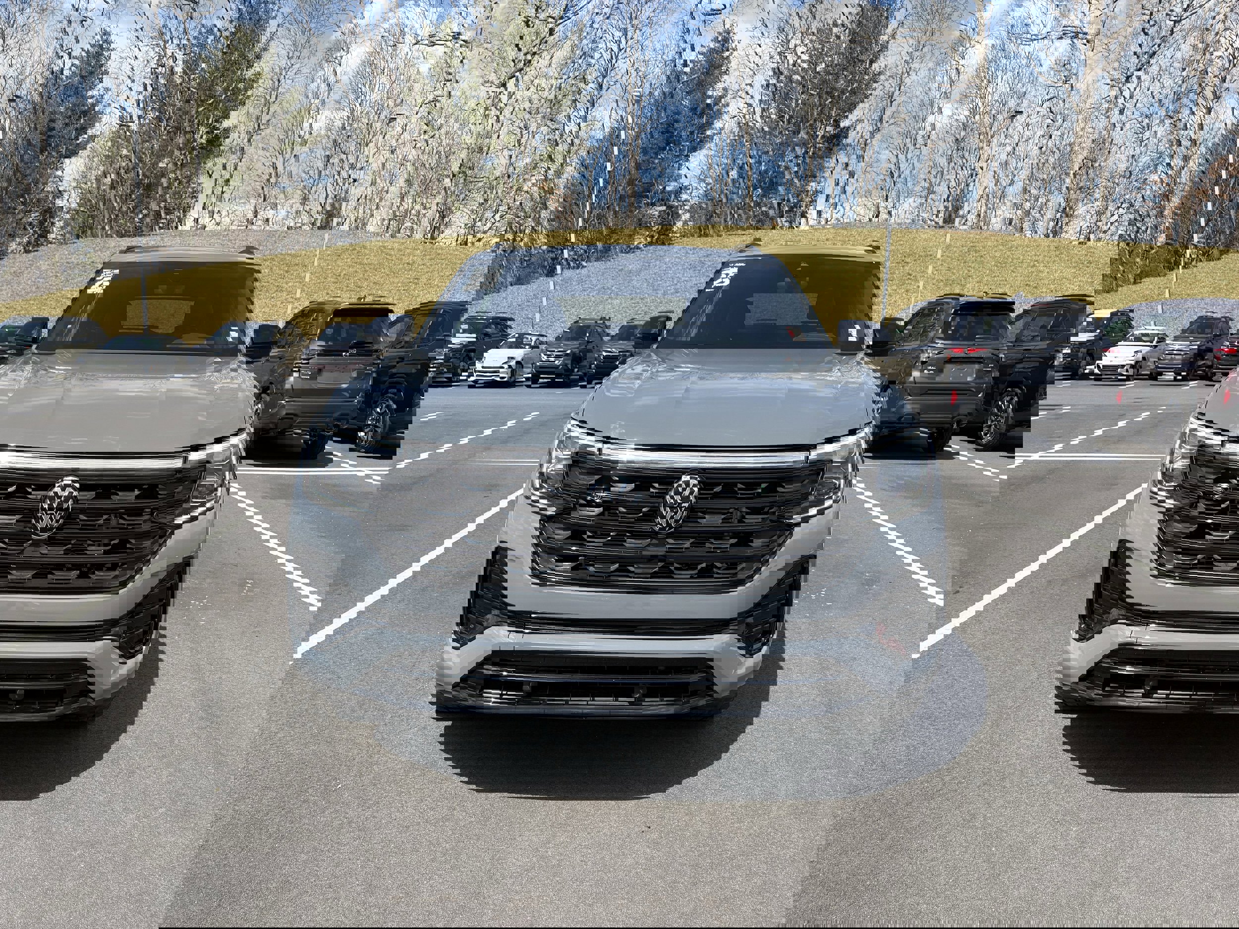 Used 2025 Volkswagen Atlas Cross Sport SEL R-Line image 2