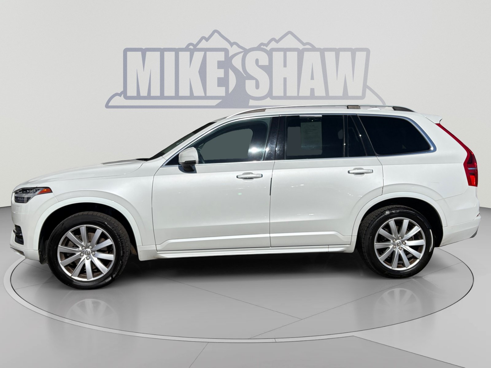 Used 2018 Volvo XC90 T6 Momentum w/ Momentum Plus Package AWD/4WD image 2