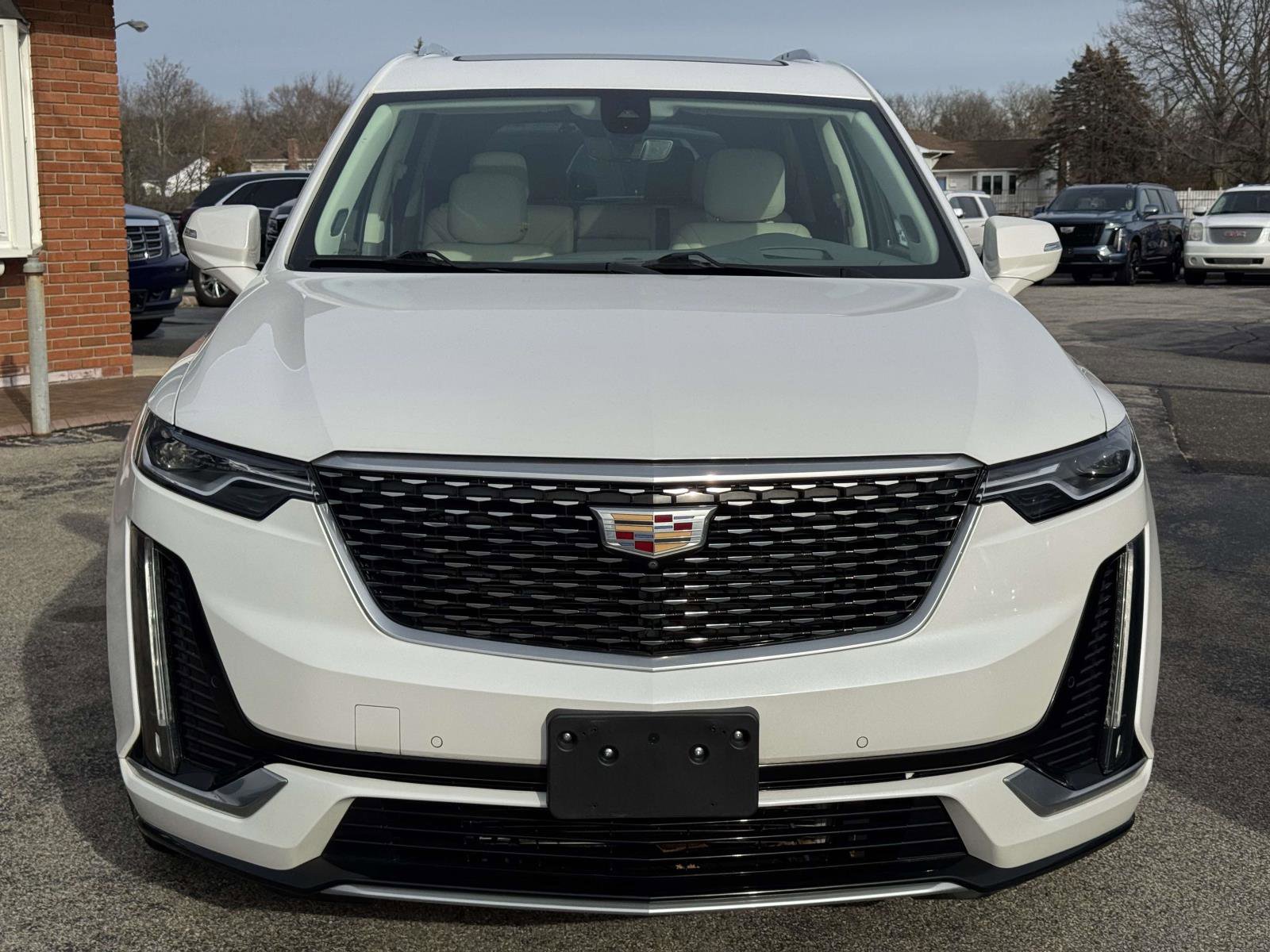 Used 2022 Cadillac XT6 Premium Luxury w/ Technology Package image 2